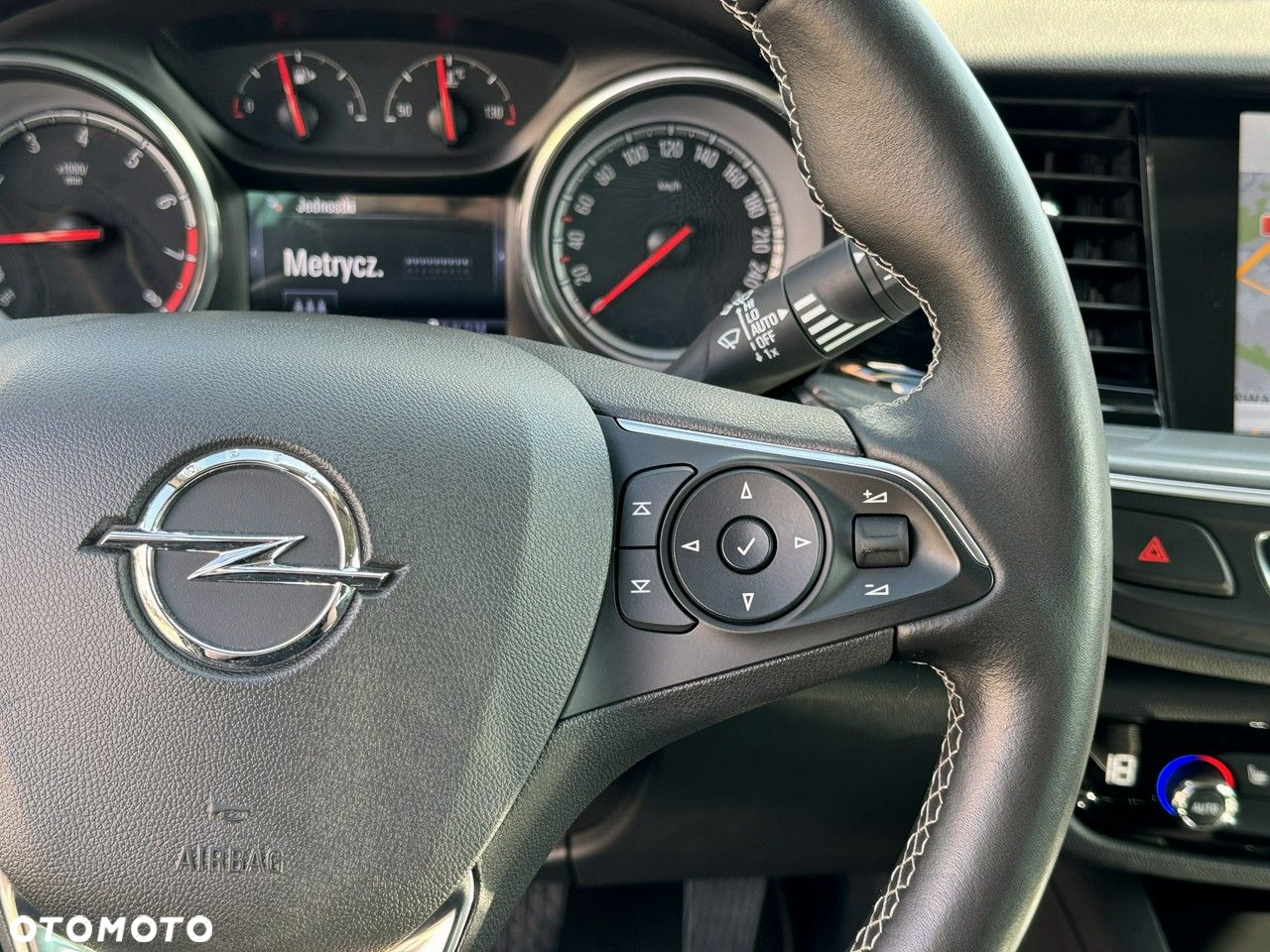 Opel Insignia - 30