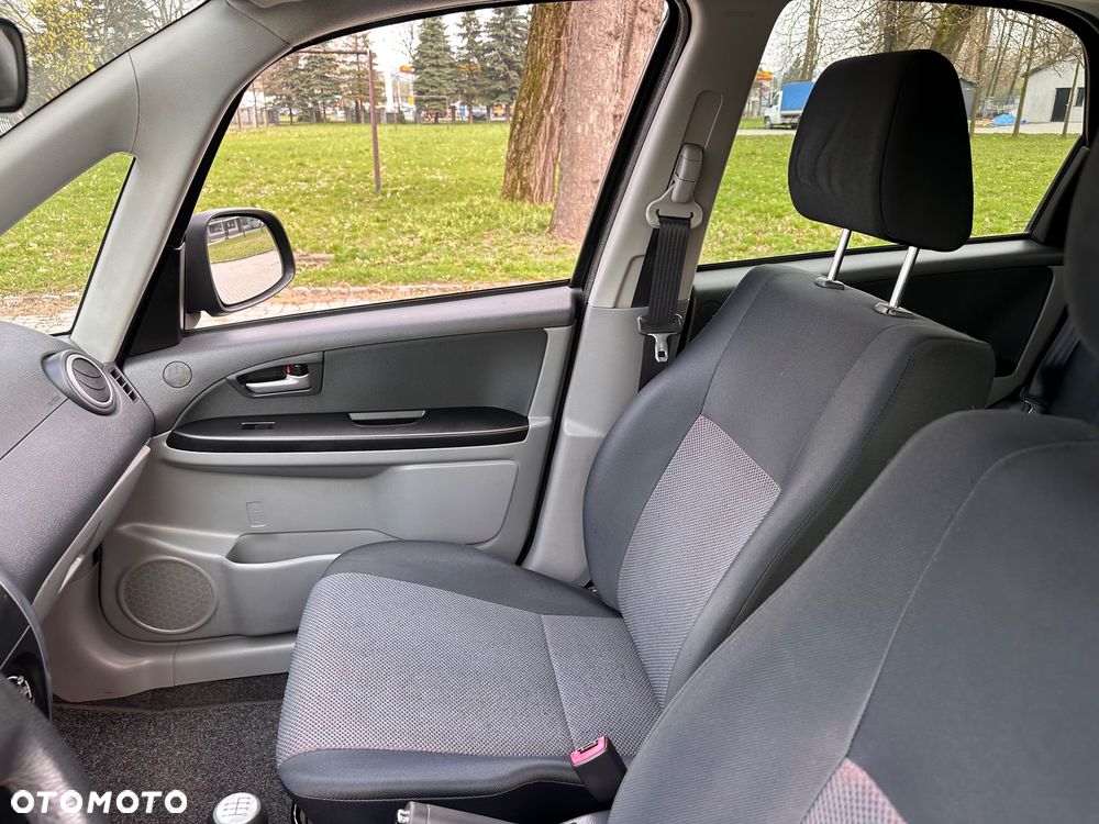 Suzuki SX4 1.9 DDiS DPF 4x4 Comfort - 16