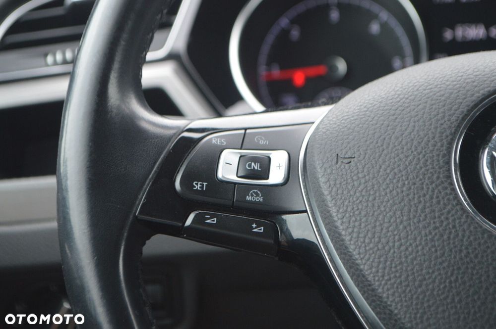 Volkswagen Touran - 12