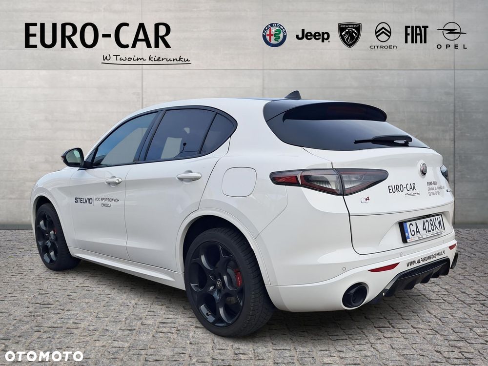 Alfa Romeo Stelvio - 4