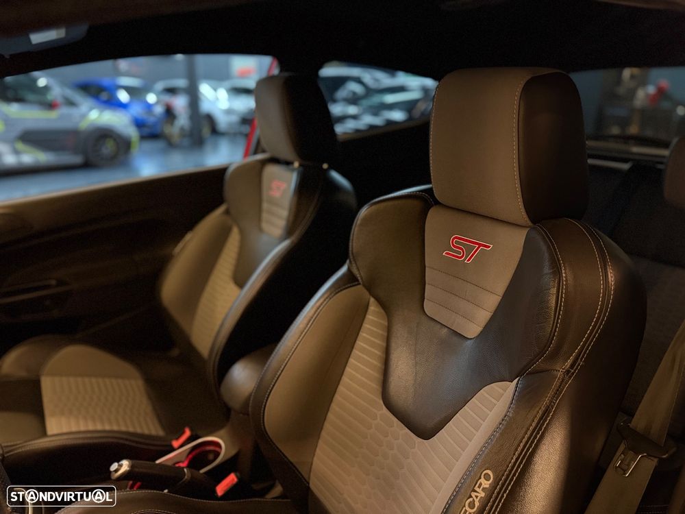 Ford Fiesta 1.6 EcoBoost c/ Pack Pele Desportiva ST - 8