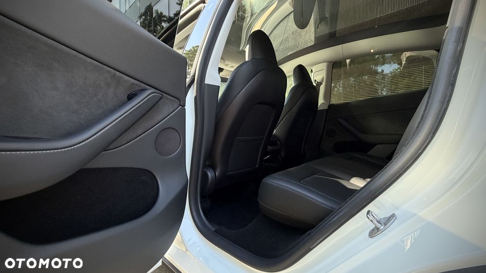 Tesla Model Y Performance AWD - 15