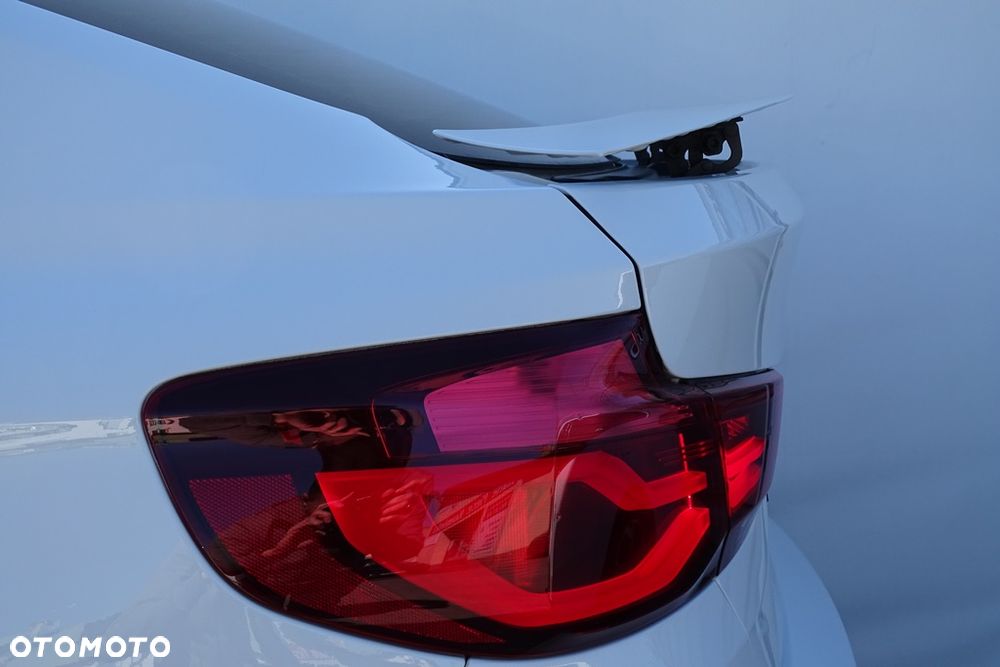 BMW 3GT 320i GPF Sport Line sport - 32