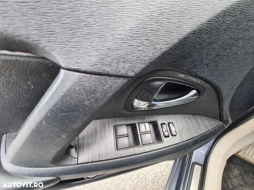 Toyota Avensis 2.0 D-4D Executive - 8