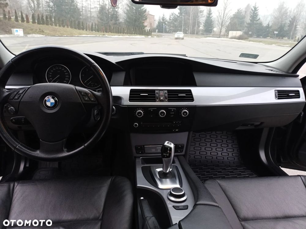 BMW Seria 5 525d - 10