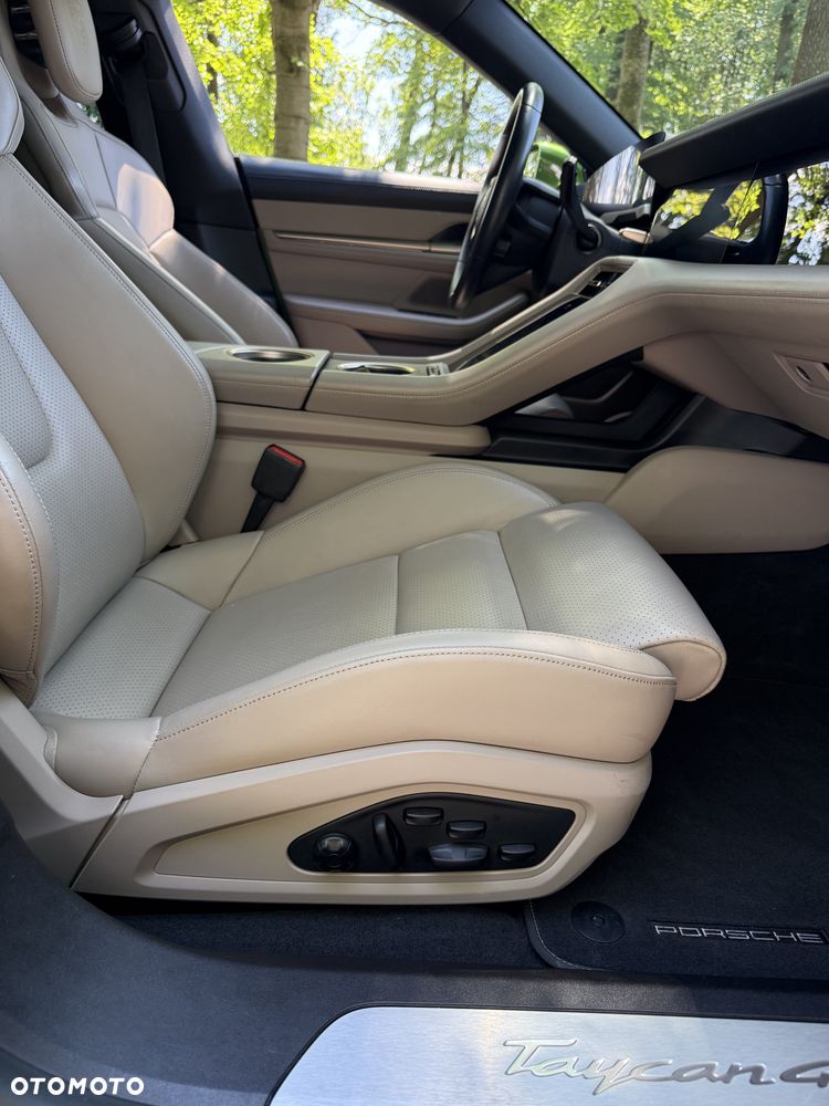 Porsche Taycan - 7