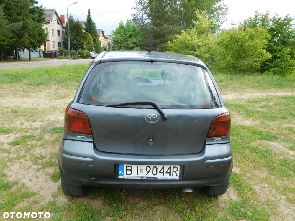 Toyota Yaris 1.4 D-4D Base - 10