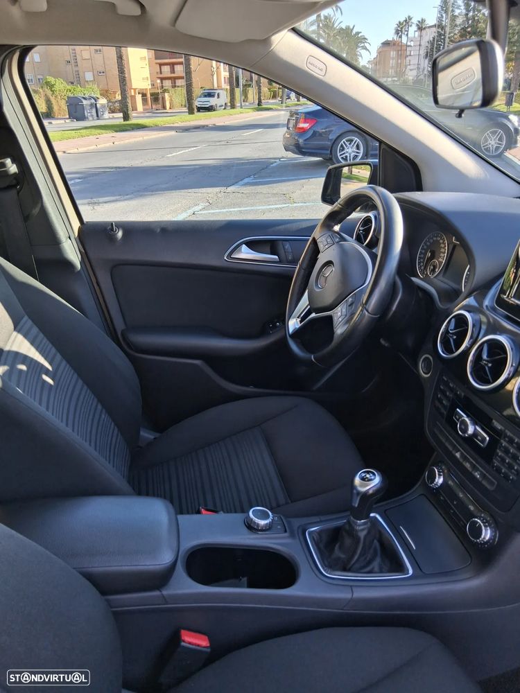 Mercedes-Benz B 180 - 9