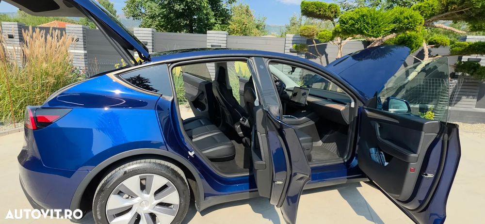 Tesla Model Y - 19
