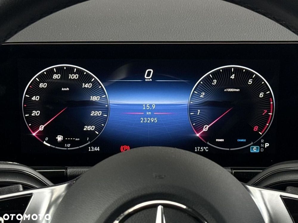 Mercedes-Benz GLA - 12