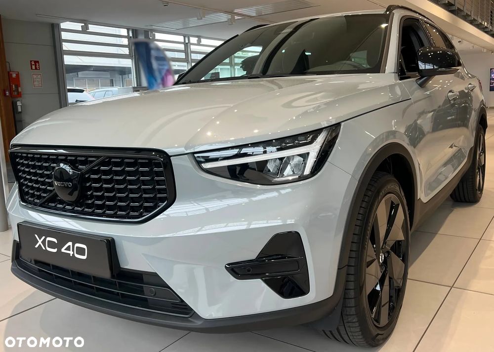 Volvo XC 40 B4 AWD Plus Dark - 1