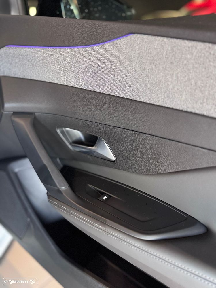 Peugeot 408 1.2 PureTech Allure Pack EAT8 - 46