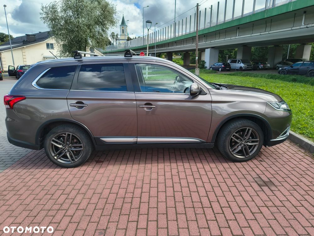 Mitsubishi Outlander 2.0 Invite + 2WD - 8