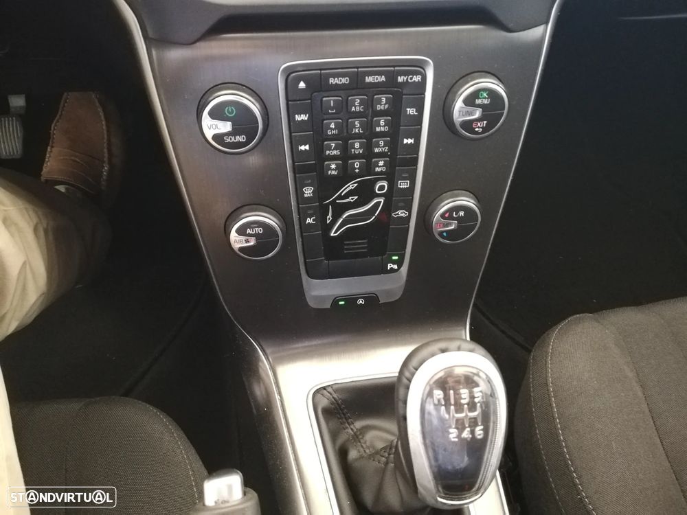 Volvo V40 D2 Momentum - 14