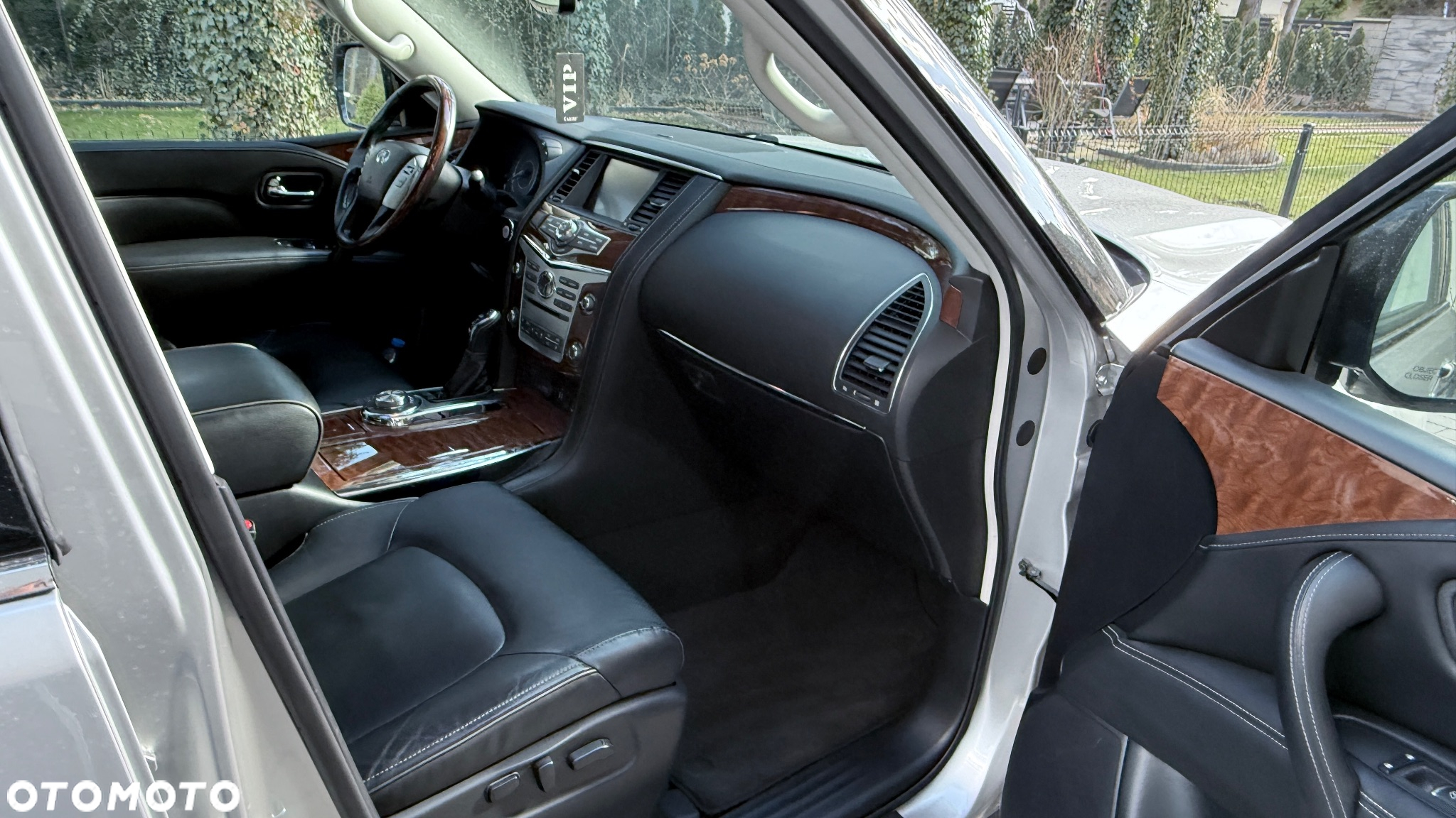 Infiniti QX80 - 19