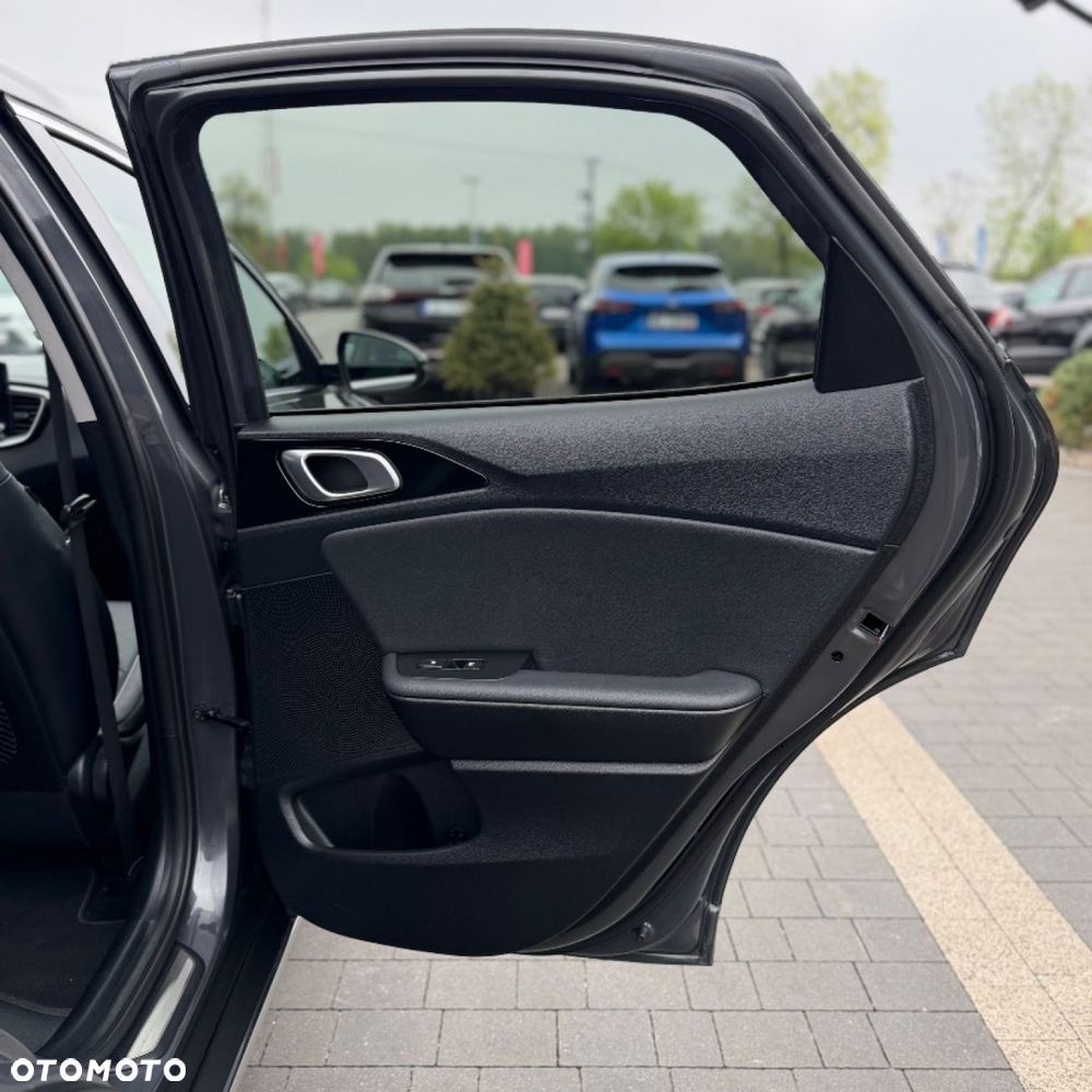 Kia XCeed - 32