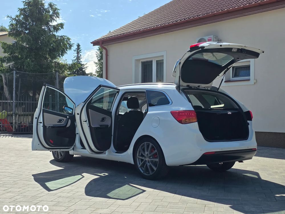 Kia Ceed 1.6 CRDi 128 Platinum Edition - 40