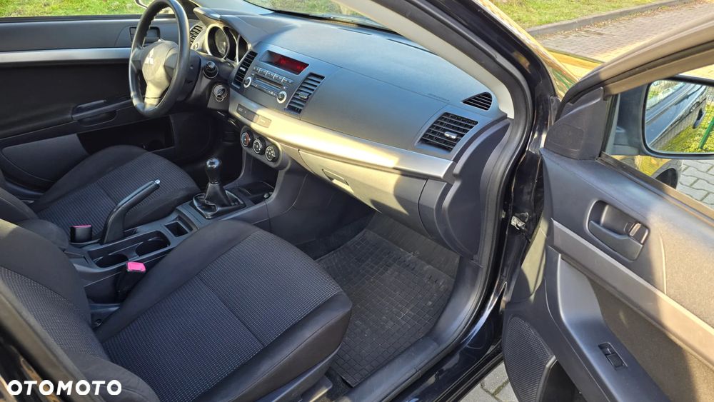 Mitsubishi Lancer 1.6 Invite - 5