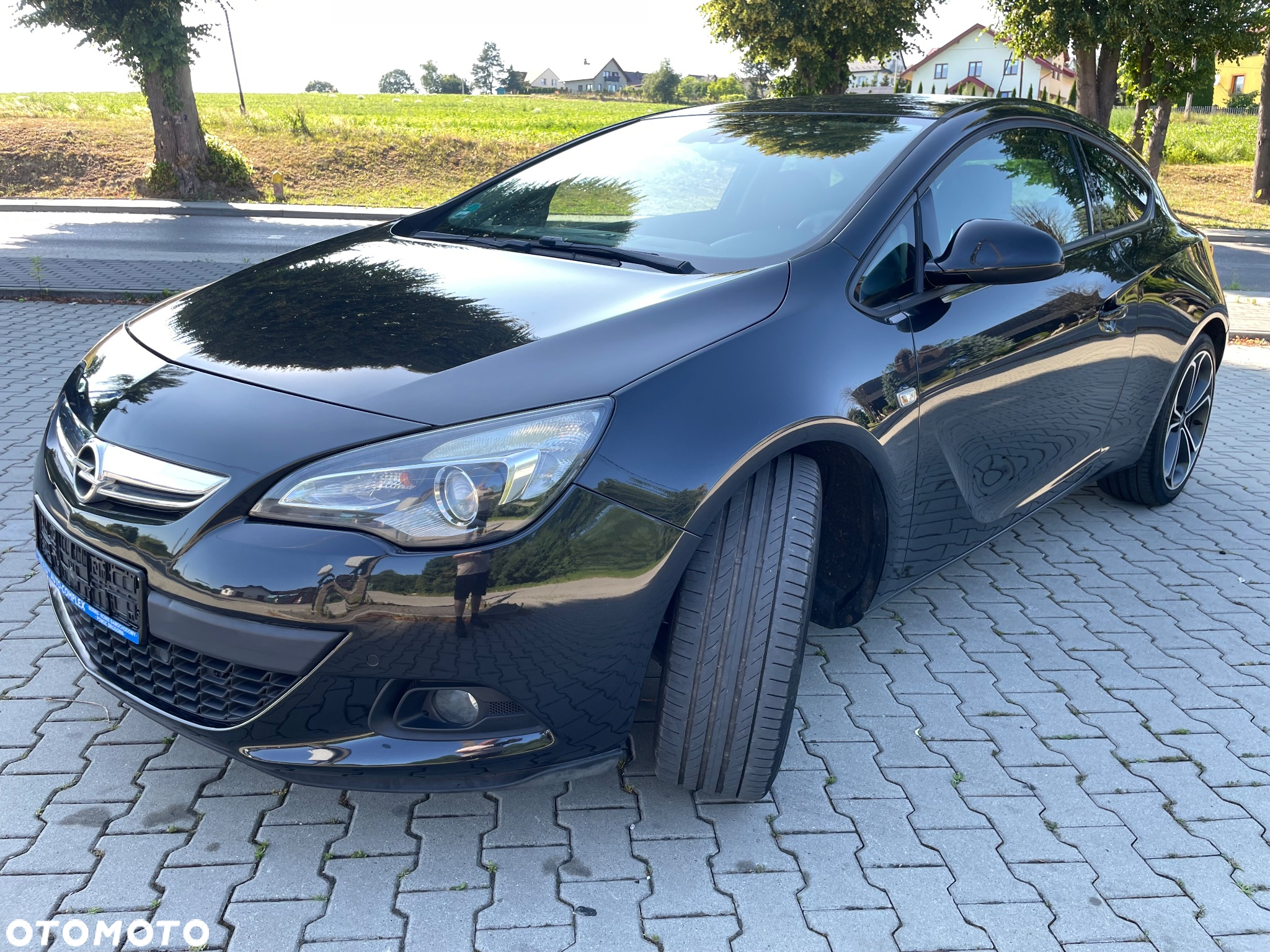 Opel Astra GTC 1.4 Turbo - 2