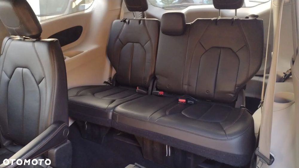 Chrysler Pacifica - 24