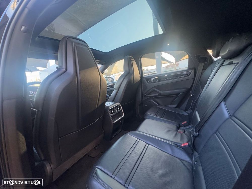 Porsche Cayenne Coupé E-Hybrid - 7