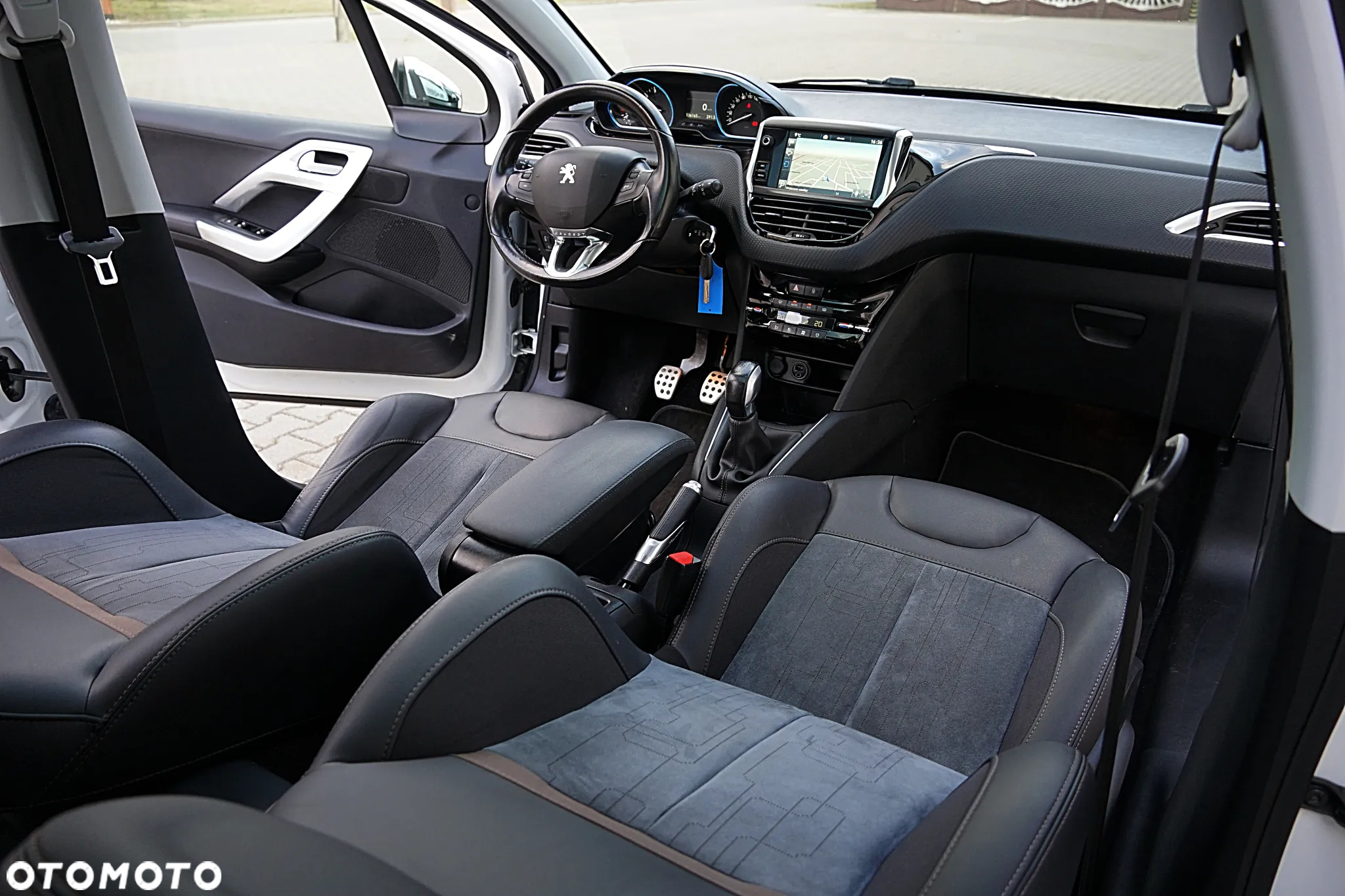 Peugeot 208 - 36