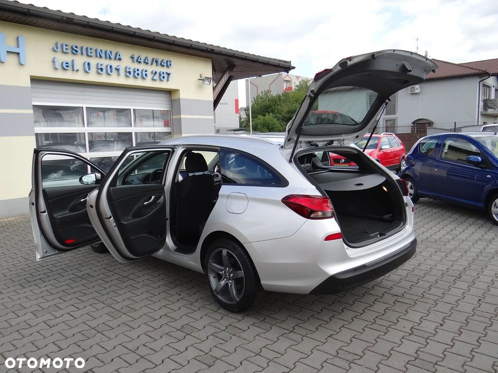 Hyundai i30 Kombi 1.4 Passion Plus - 13