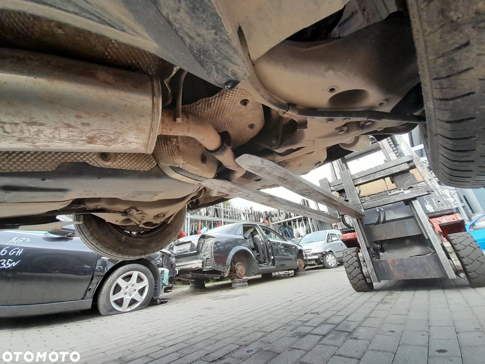 AUDI A4 B6 WÓZEK SANKI BELKA TYLNEGO ZAWIESZENIA - 1