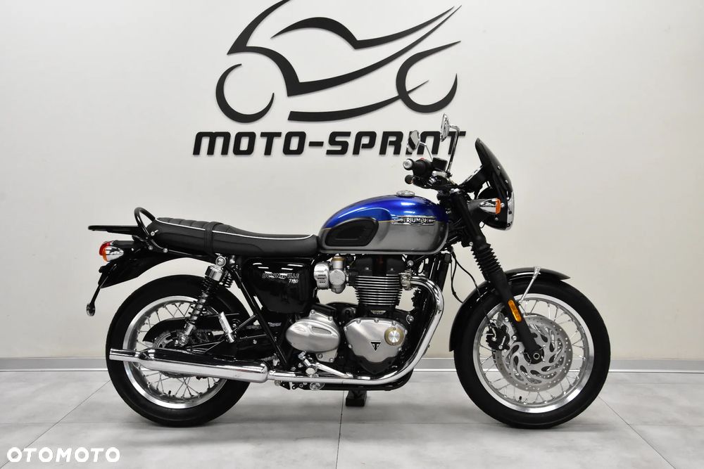 Triumph Bonneville - 2