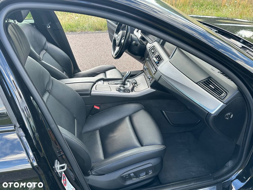 BMW Seria 5 530d xDrive - 14