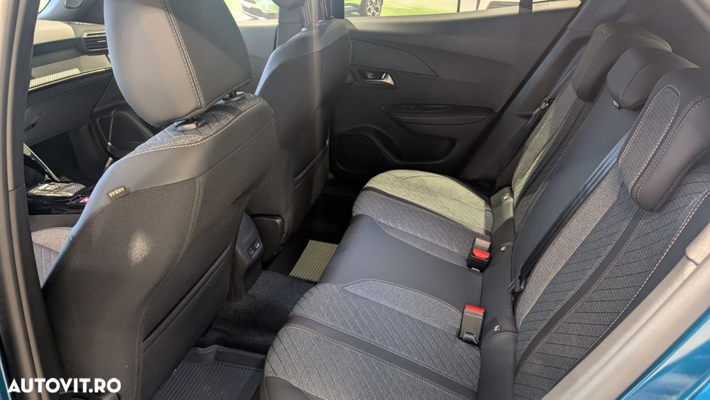 Peugeot 2008 1.2L e-DCS6 MHEV Allure - 9