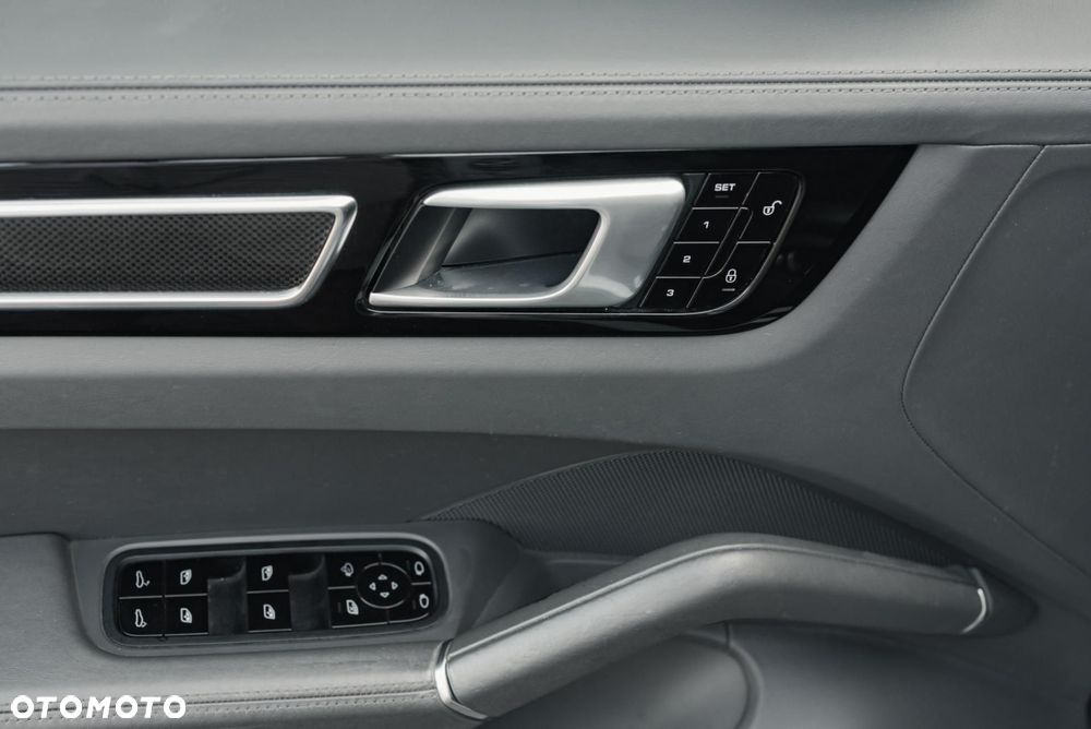 Porsche Cayenne - 29