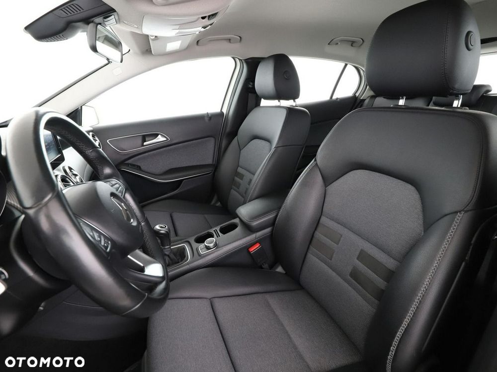 Mercedes-Benz GLA 200 Style - 14