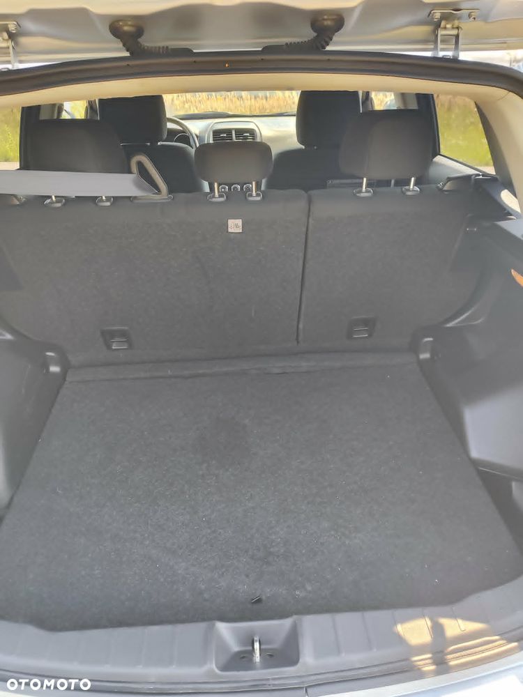 Mitsubishi Outlander - 10