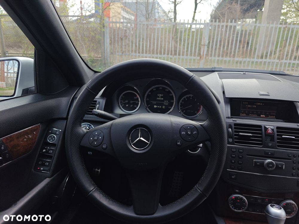 Mercedes-Benz Klasa C 300 Avantgarde 4-Matic - 31