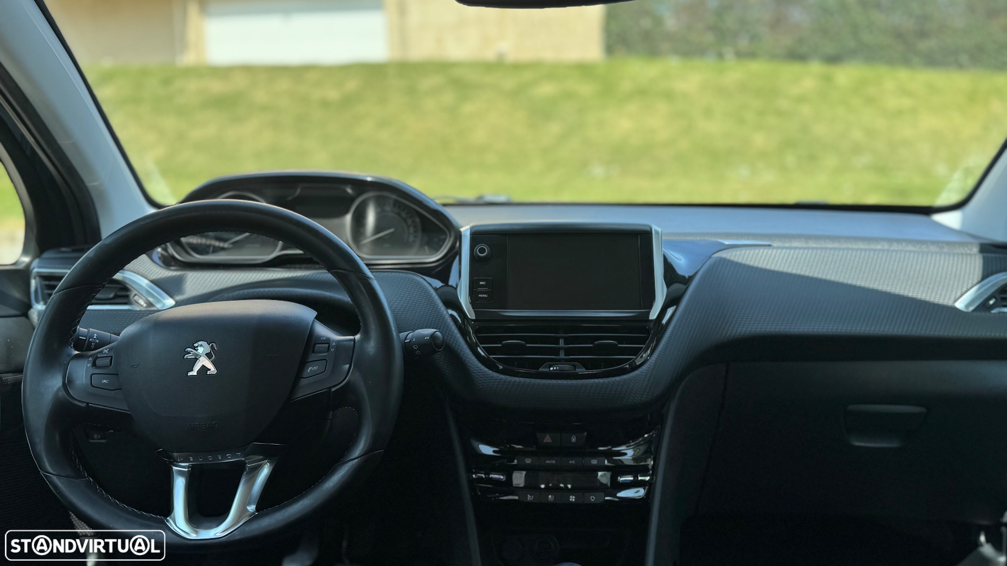 Peugeot 2008 1.2 PureTech Allure - 8