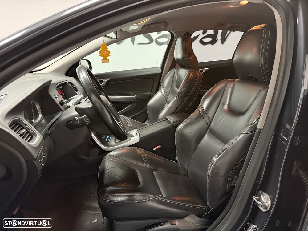 Volvo V60 D6 Plug-In-Hybrid AWD Geartronic Summum - 14