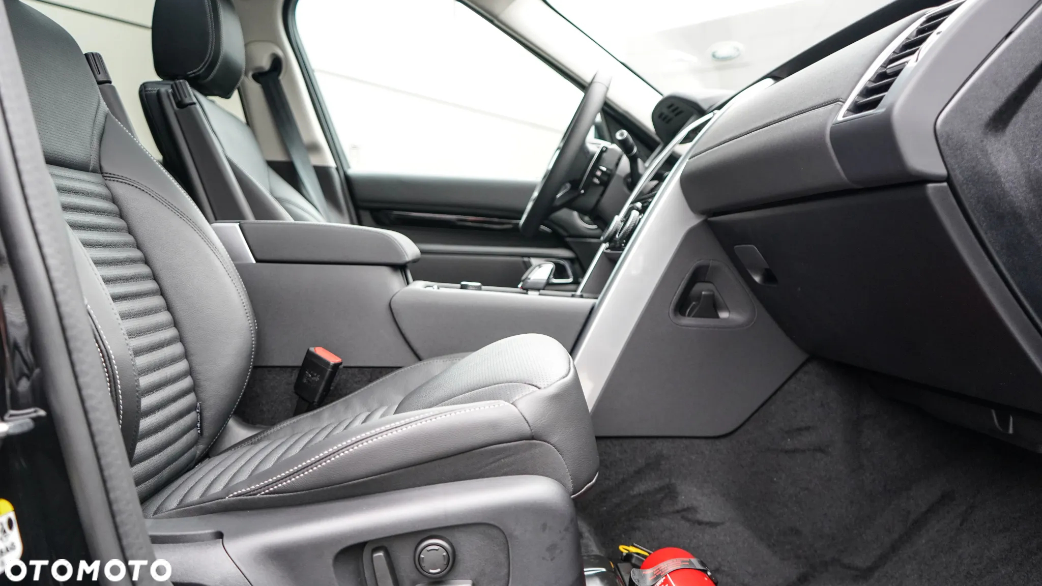 Land Rover Discovery D250 S - 12
