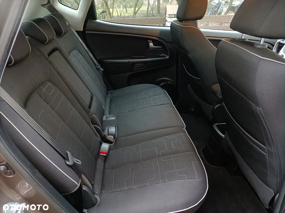 Kia Venga 1.6 CRDi 128 Dream Team Edition - 10