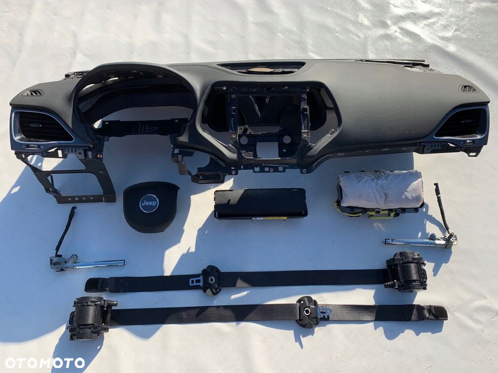 jeep cherokee kl deska kokpit konsola poduszki pas - 1