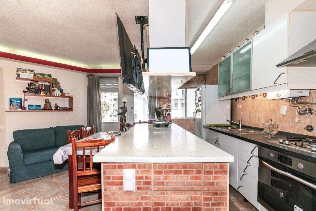 T4 nos Olivais com Cozinha Open Space | Excelente Localização em Lisbo - Grande imagem: 2/34
