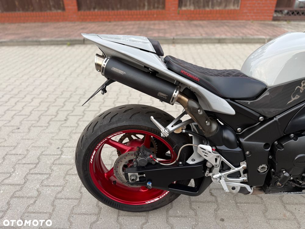 Yamaha R1 - 10