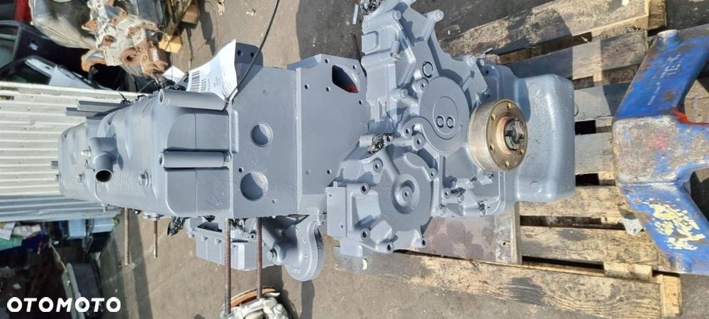 SILNIK SŁUPEK VALTRA S323 S 323 X24927 2011 - 6