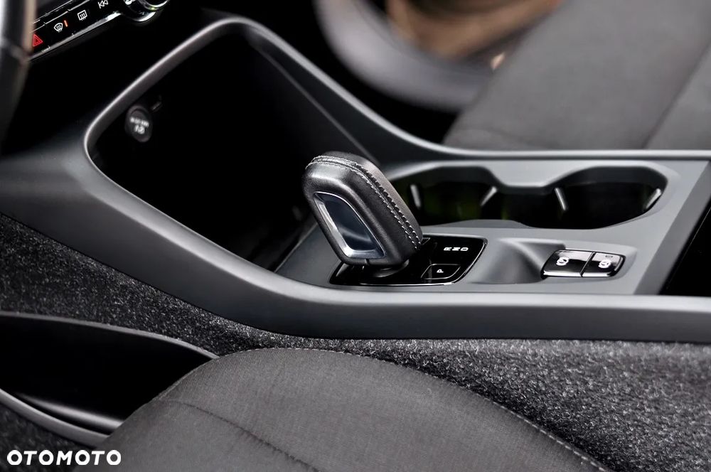 Volvo XC 40 T3 Momentum Pro - 33