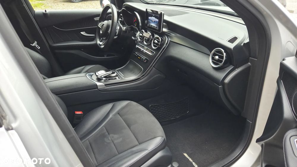 Mercedes-Benz GLC 250 4Matic 9G-TRONIC AMG Line - 12