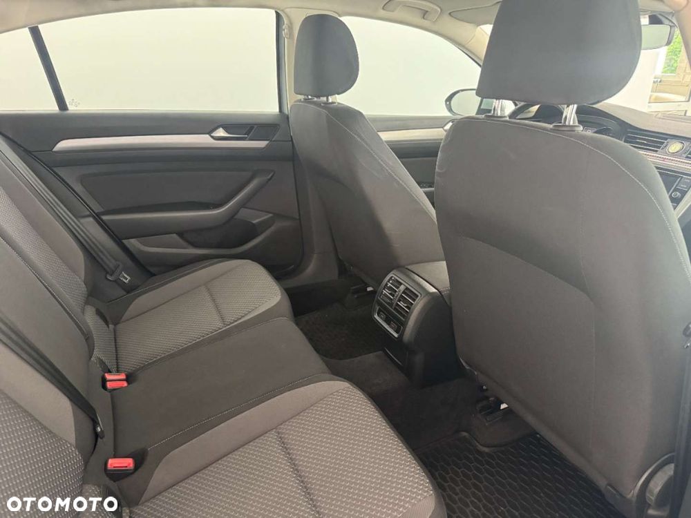 Volkswagen Passat 1.6 TDI BMT Comfortline - 25