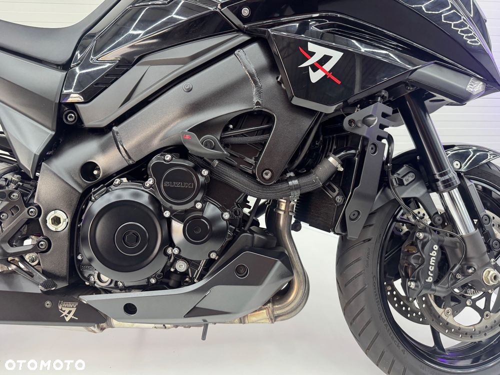 Suzuki GSX - 26