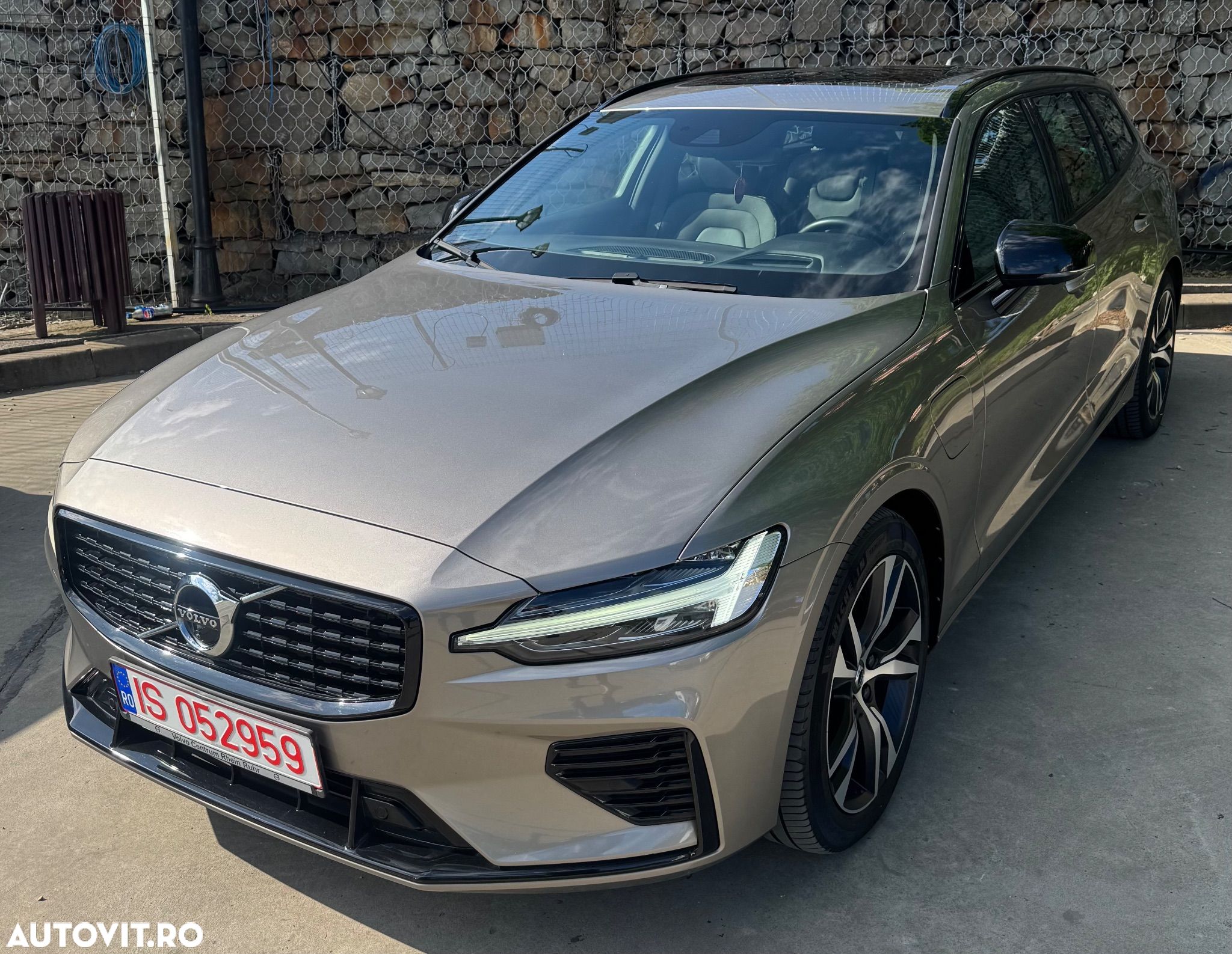 Volvo V60 T6 AWD Recharge Geartronic RDesign Expression - 1