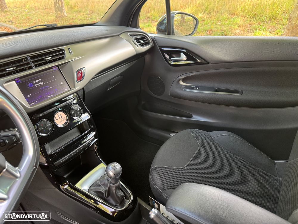 DS DS3 1.6 BlueHDi Black Lezard - 24