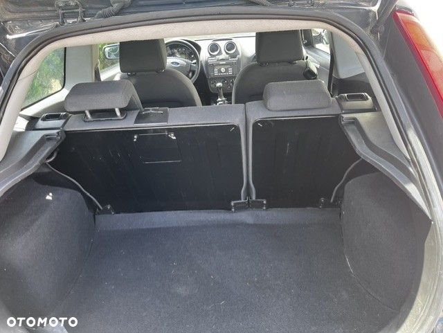 Ford Fiesta 1.3 Ambiente - 2